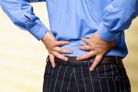 bolesť chrbta s bedrovou osteochondrózou